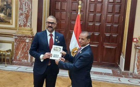 النائب أحمد الباز يتسلم كارنية عضوية مجلس الشيوخ