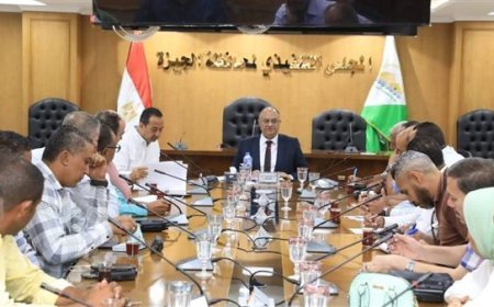 تنفيذًا لتكليفات محافظ الجيزة.. اجتماع لمتابعة خطة الارتقاء بمنظومة النظافة بالأحياء