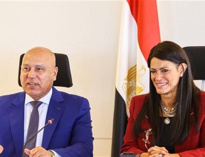 وزير الصناعة يوقع مع مكتب الجايكا بالقاهرة الاتفاقية التمويلية الخاصة بالشريحة الرابعة من المرحلة الأولى للخط الرابع لمترو الأنفاق