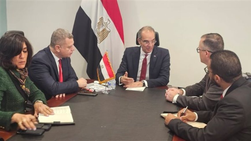 وزير الاتصالات يجتمع مع مسؤولي شركات أمريكية كبرى لجذبهم إلى السوق المصري